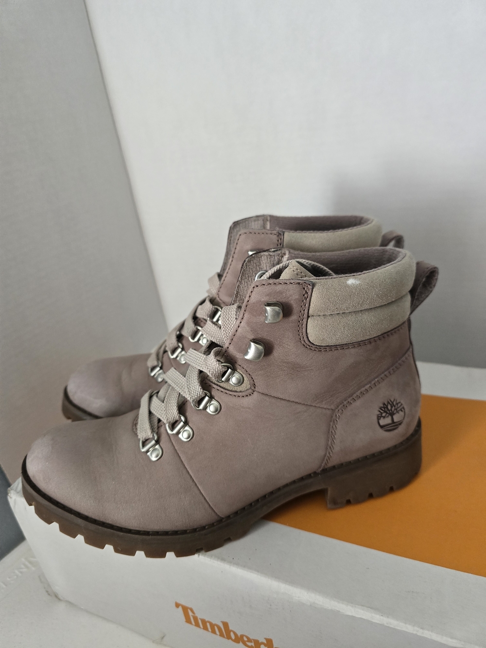 Timberland Women's  Nubuck Lace-Up Ankle Boots Size7 Casual